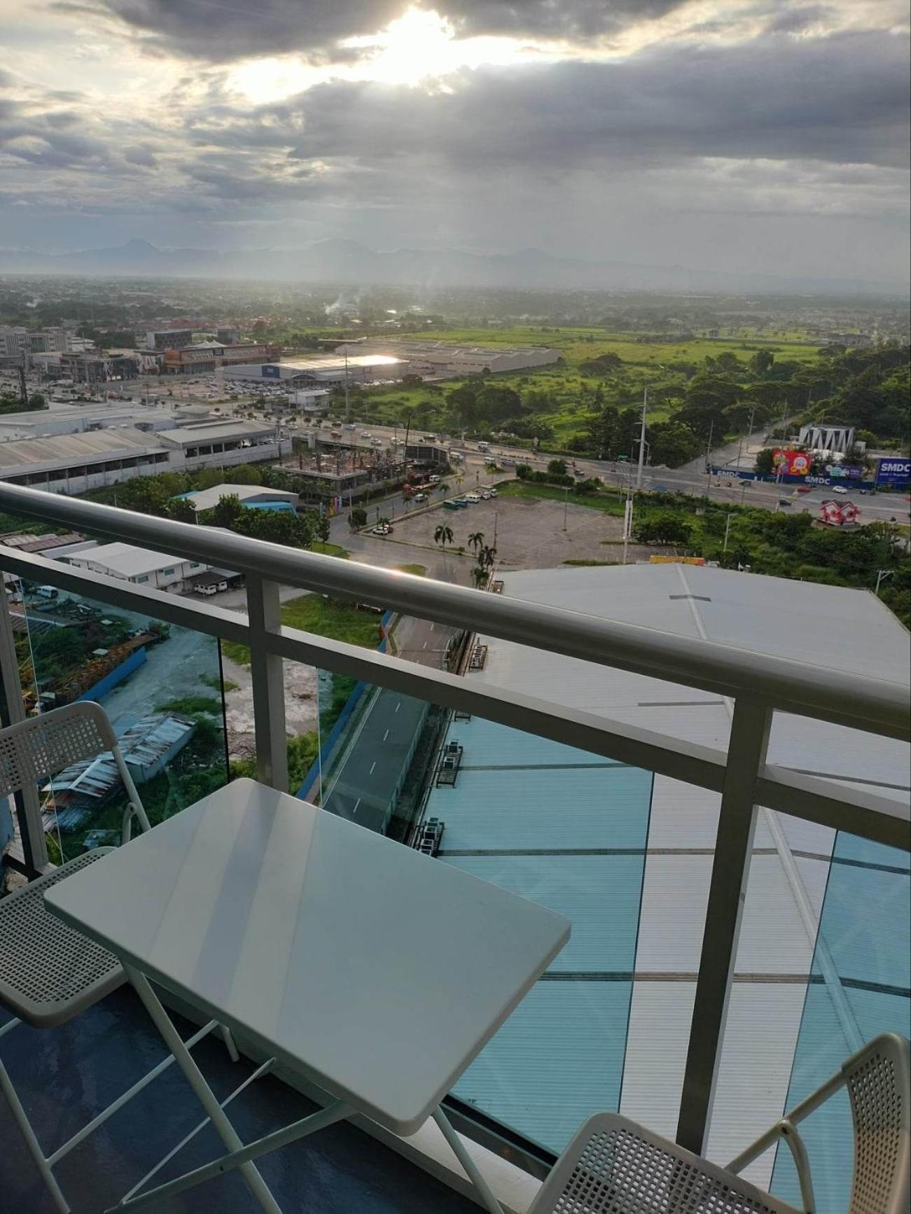 Azure North Studio Units Located In 17Th Floor And Above サンフェルナンド エクステリア 写真